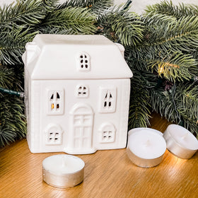Cosy Cottage Ceramic TEALIGHT Wax Melt Burner & 1 free wax melt bar